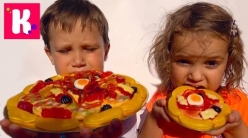Embedded thumbnail for ЧЕЛЛЕНДЖ ПИЦЦА HUNT Найти в доме 12 Pizza CHALLENGE Lot of Gummy Candy Pizza VS Real