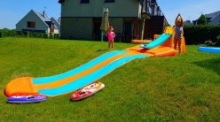 Embedded thumbnail for Водные Развлечения БОЛЬШАЯ надувная водная ГОРКА Николь и Алиса Playground for kids ПРЯМОЙ КЕФИР:)