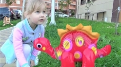 Embedded thumbnail for Мальчик ударил Алису ногами на детской площадке Вечерняя прогулка Алисы с подружками