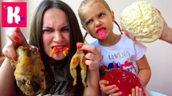 Embedded thumbnail for Creepy Challenge органы тела против желейных конфет Мозги и человеческие пальцы Scary Gummy food