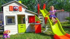 Embedded thumbnail for Щенячий Патруль строят дом Smoby с горкой для детей Paw Patrol toys build a kids house with a slide