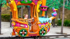 Embedded thumbnail for Развлечения для детей в детском парке аттракционов Amusement park outdoor playground for kids
