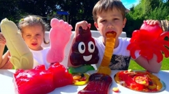 Embedded thumbnail for Gummy Food Candy Challenge VS Гигантские ЖЕЛЕЙНЫЕ против МАЛЕНЬКИХ конфеты Real Gross Food ЧЕЛЛЕНДЖ
